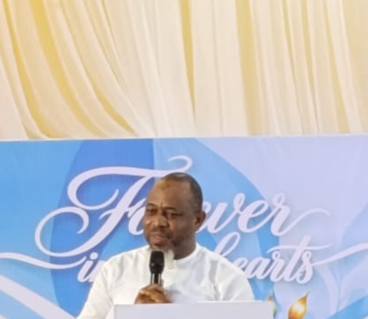 MOSES OLAREWAJU BIDS WIFE FAREWELL AT CANARY WORLD, FESTAC TOWN,SAYS HER LOVE FOR HUMANITY AND SUPPORT FOR HIS ASPIRATION WILL INSPIRE HIM NOT TO GIVE UP!